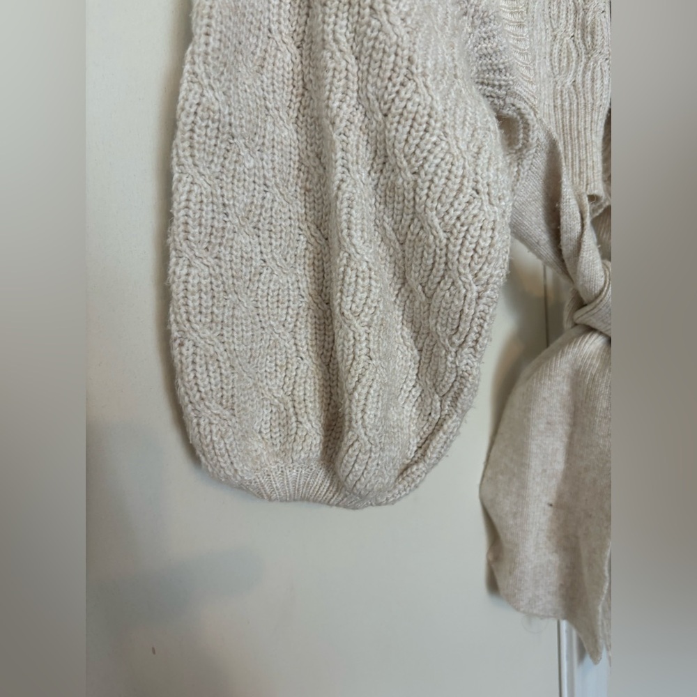 Forever 21 Cropped Oatmeal Sweater Top with Back Cutout Women’s Size Small - Picture 3 of 12